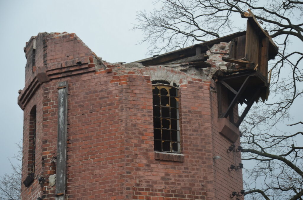 Rozbiórka wieży ciśnień w Szczytnej