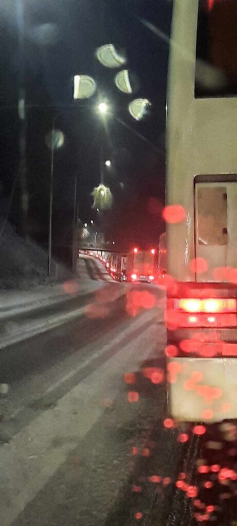 Trudne warunki na drogach powiatu