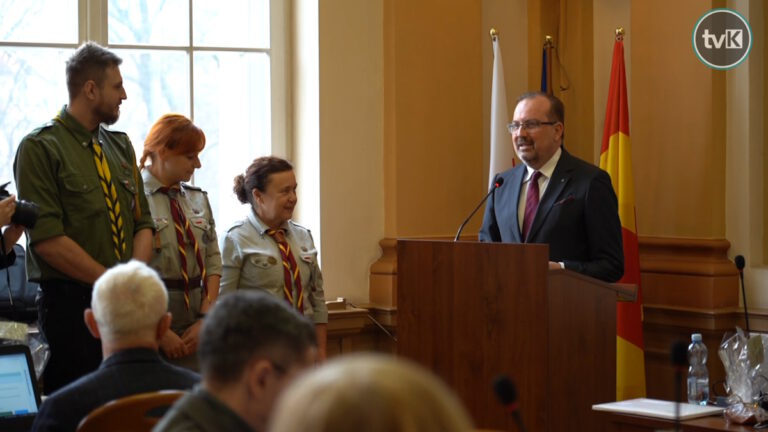 Podziękowania dla Macieja Awiżenia na sesji Rady Powiatu Kłodzkiego