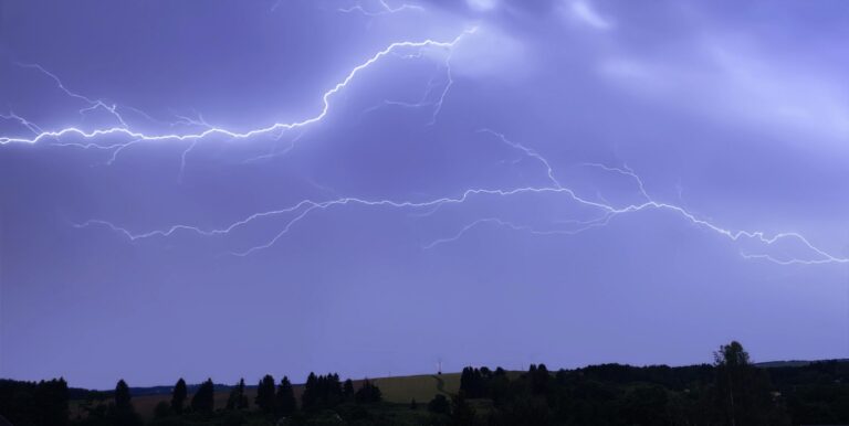 IMGW wydał alert trzeciego stopnia przed burzami