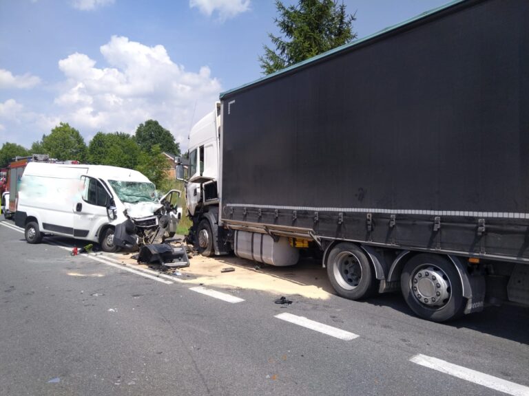 Tragiczny wypadek na DW-381 w Święcku. Nie żyje jedna osoba