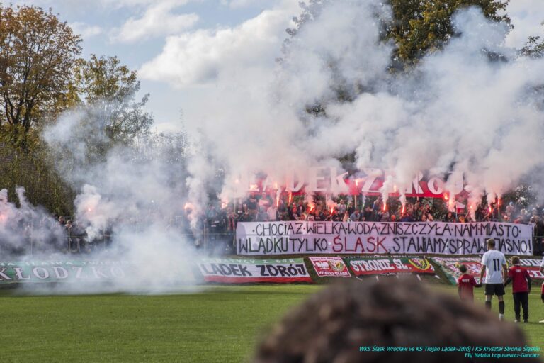 Sportowe widowisko w atmosferze wielkiej solidarności. Śląsk Wrocław zagrał w Lądku-Zdroju dla powodzian