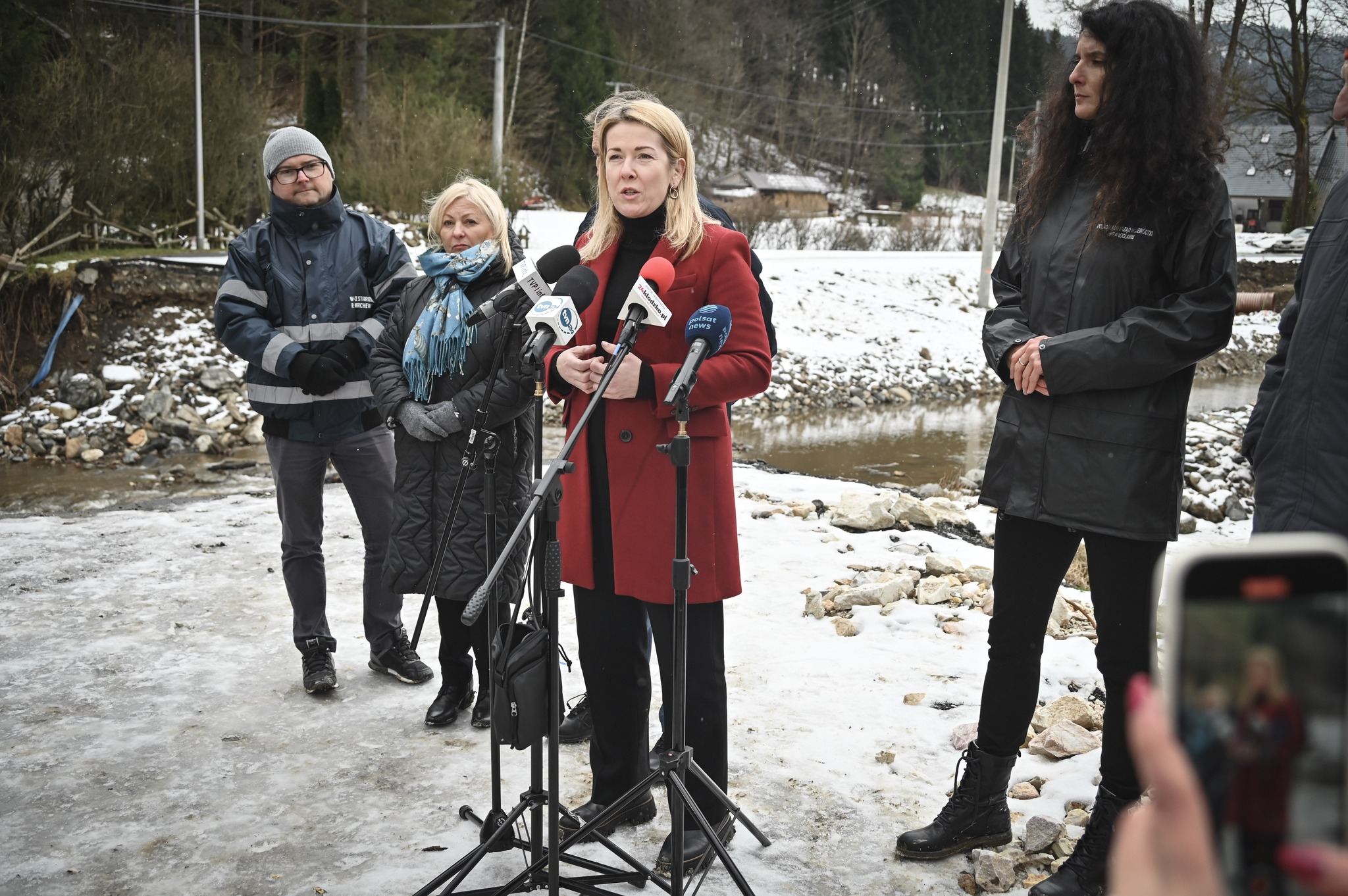 Ruszyły prace przy budowie pierwszych przyczółków pod most tymczasowy w Bielicach