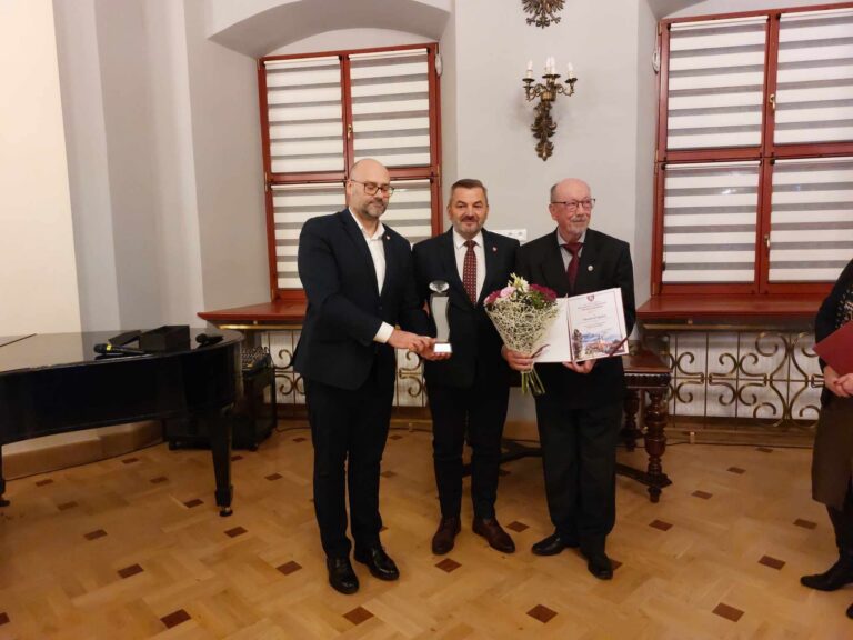 Wyjątkowa wystawa i honorowe wyróżnienie dla Manfreda Spaty w Muzeum Ziemi Kłodzkiej