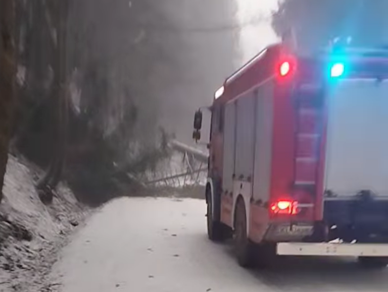 Trudne warunki na drogach powiatu