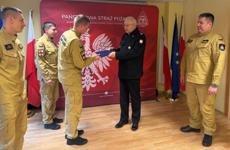 Strażacy poszkodowani w powodzi otrzymali wsparcie finansowe