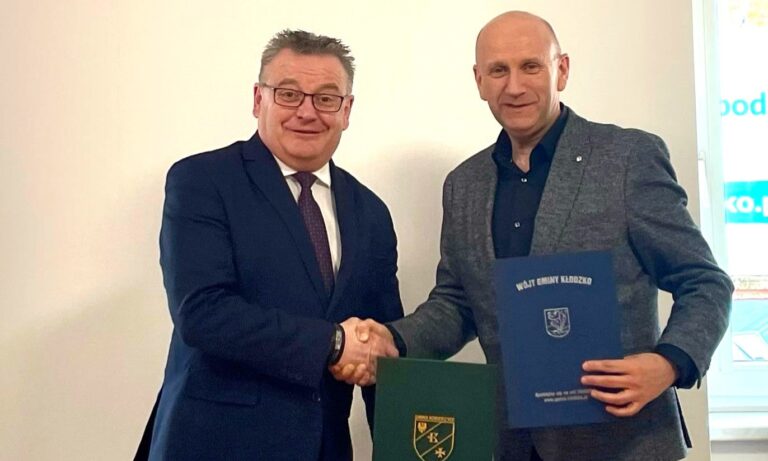 Gmina Kobierzyce przekazała 300 tys. zł dla gminy Kłodzko na bieżące wydatki związane z usuwaniem skutków powodzi