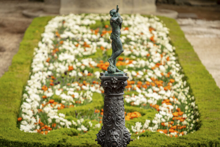 Fontanny z Zamku Książ. Odtworzono rzeźby na Tarasie Środkowym