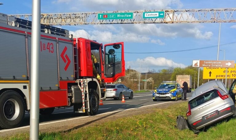 Zdarzenie drogowe na DK-8 w Kłodzku [Foto]