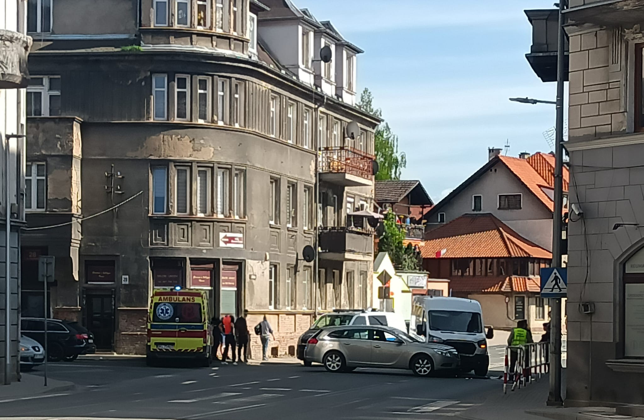 Kolizja na ul. Połabskiej w Kłodzku. Są utrudnienia w ruchu