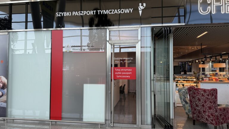 Na lotnisku we Wrocławiu uruchomiony został punkt, w którym w nagłych sytuacjach można wyrobić paszport