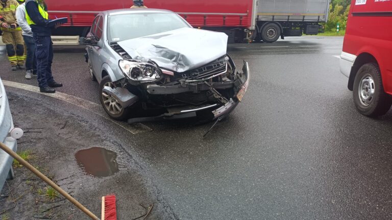 Zderzenie na skrzyżowaniu ul. Zamiejskiej z DK-8 w Kłodzku