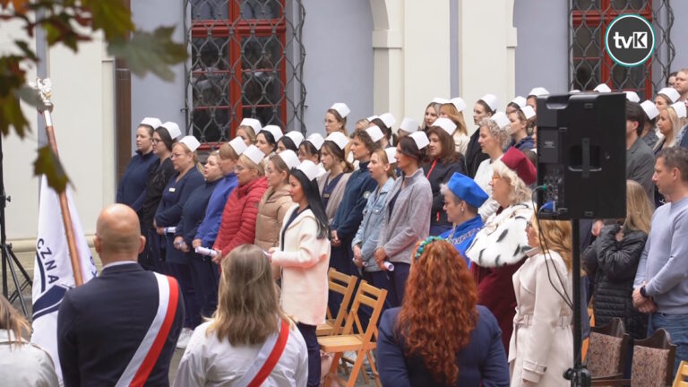 Ceremonia nadania symbolicznego Białego Czepka studentom pielęgniarstwa