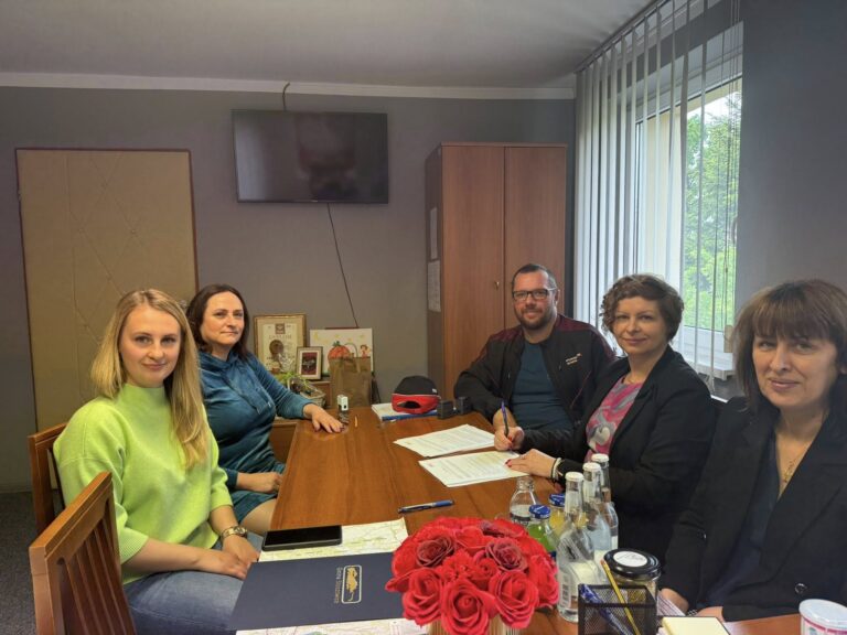 Gmina Stoszowice odbudowuje drogi po powodzi. Podpisano umowy na ponad 841 tys. zł