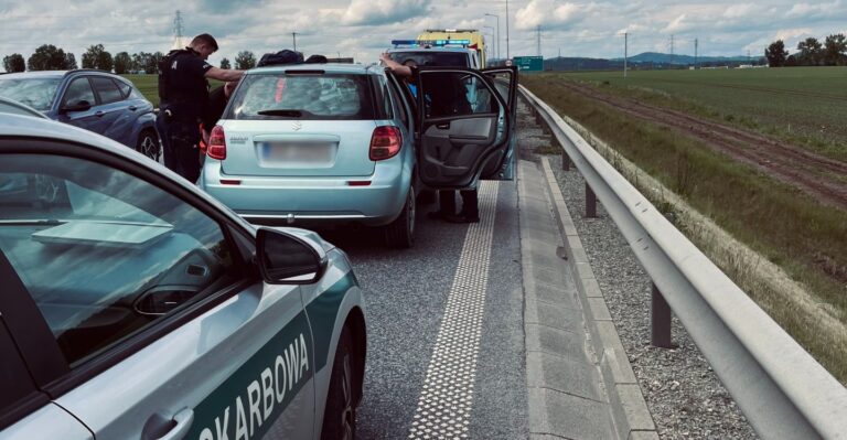 O włos od tragedii na obwodnicy Kłodzka. Życie kierowcy uratowała szybka reakcja funkcjonariuszy