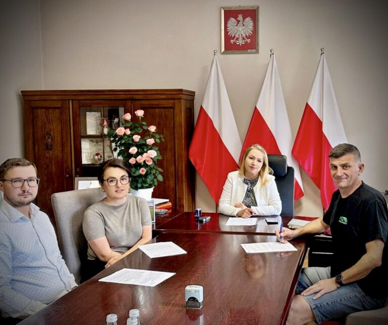 Umowa na termomodernizację Szkoły Podstawowej w Bożkowie podpisana!