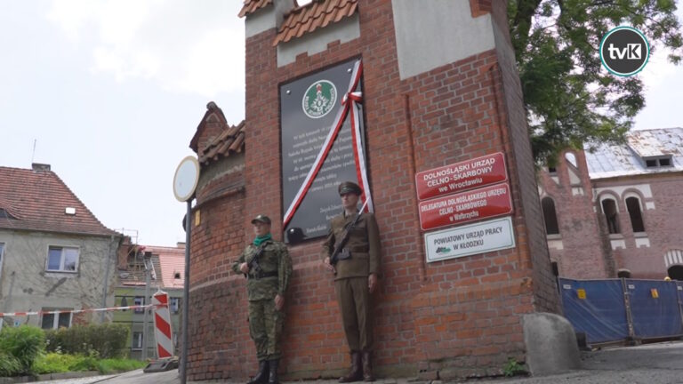 Odsłonięto tablicę upamiętniającą 80. rocznicę powołania Wojsk Ochrony Pogranicza