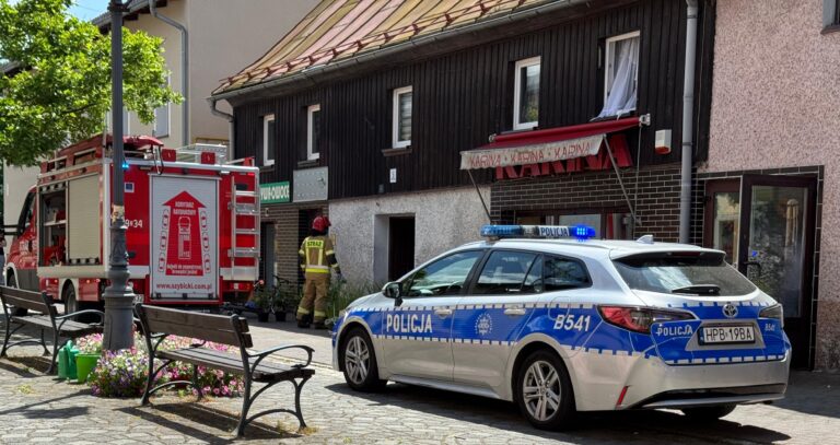 Tragiczny wypadek w Szczytnej. Kobieta spadła z balkonu do rzeki