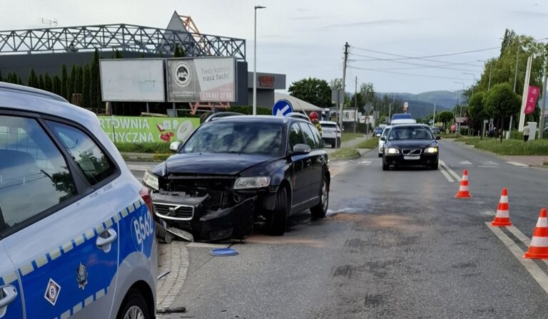 Zderzenie na skrzyżowaniu ul. Objazdowej i Zajęczej w Kłodzku 