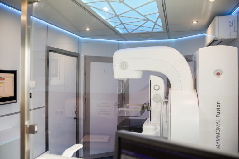 Nadjeżdża mammobus. Wykonaj bezpłatną mammografię!