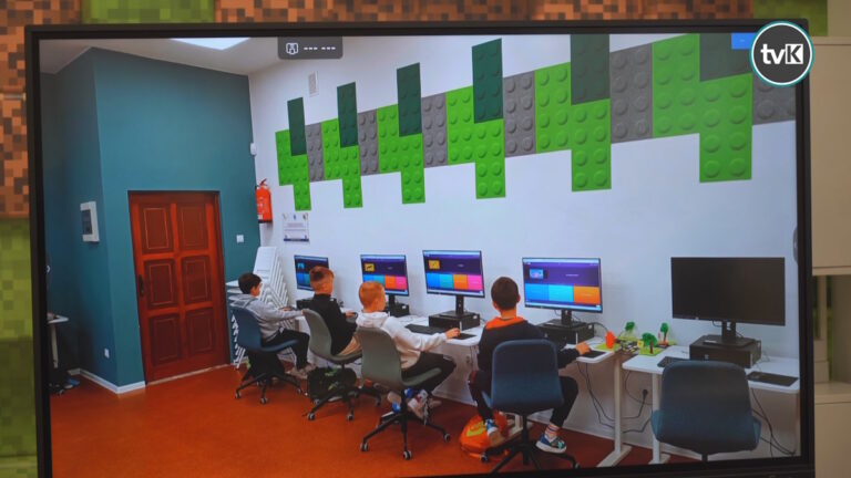 Nowoczesna sala komputerowa w SP nr 1 w Lądku-Zdroju