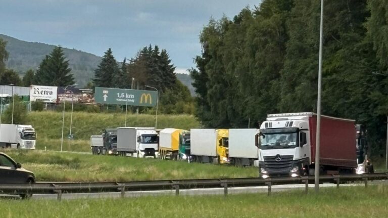 Jedziesz w kierunku przejścia Kudowa-Słone? Przygotuj się na spore utrudnienia!