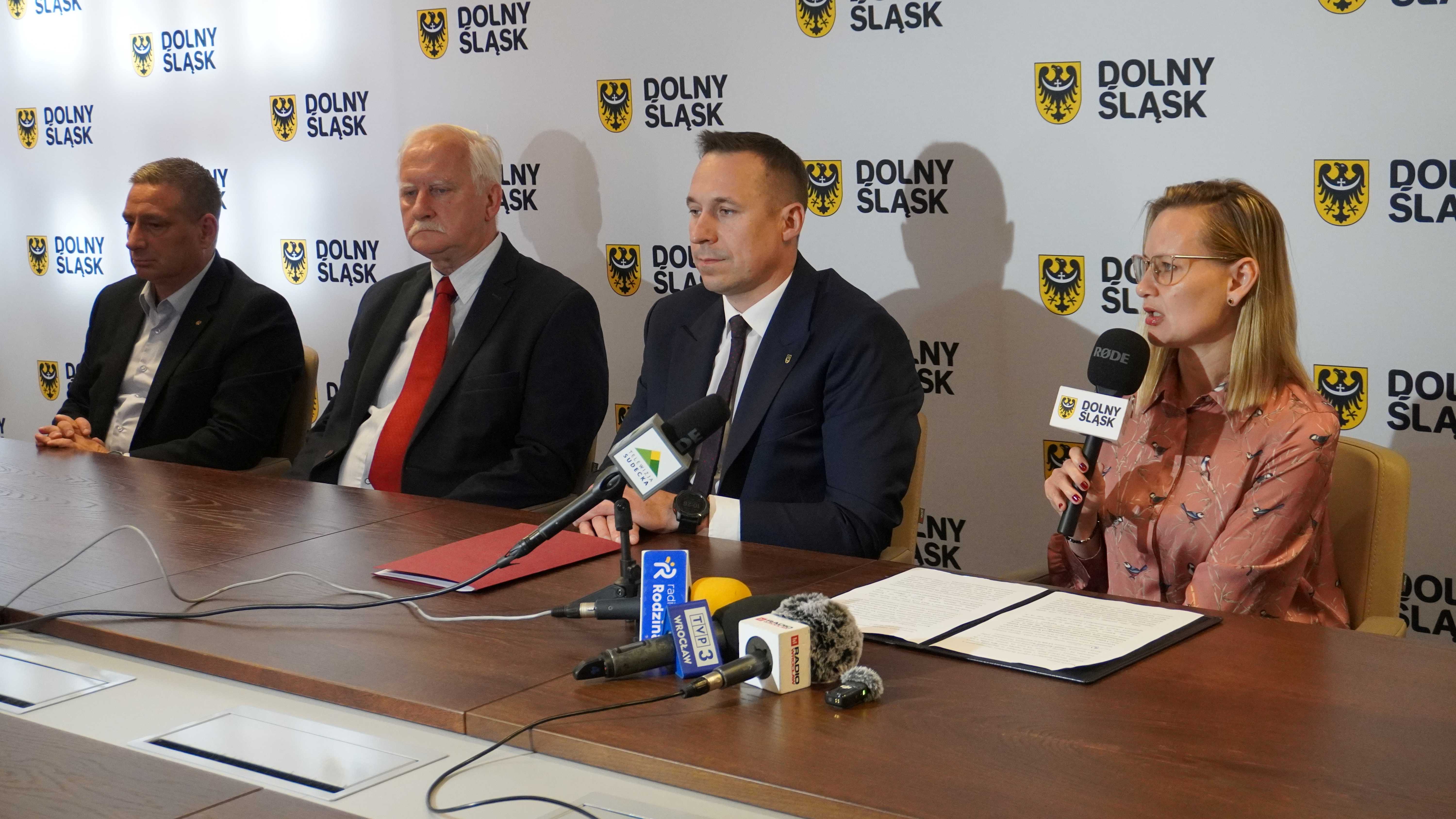 Dolny Śląsk wspiera pszczelarzy – blisko 1,5 mln zł na rozwój pszczelarstwa w regionie