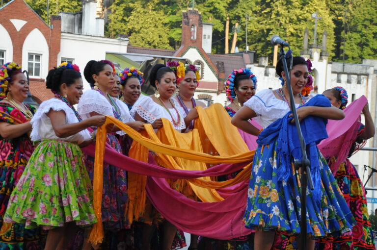 Międzynarodowy Festiwal Folkloru: barwy i rytmy świata w Wambierzycach [Foto]