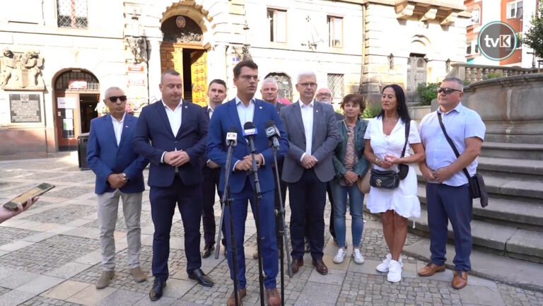Konferencja prasowa polityków PiS w Kłodzku. Nieudolny rząd Tuska