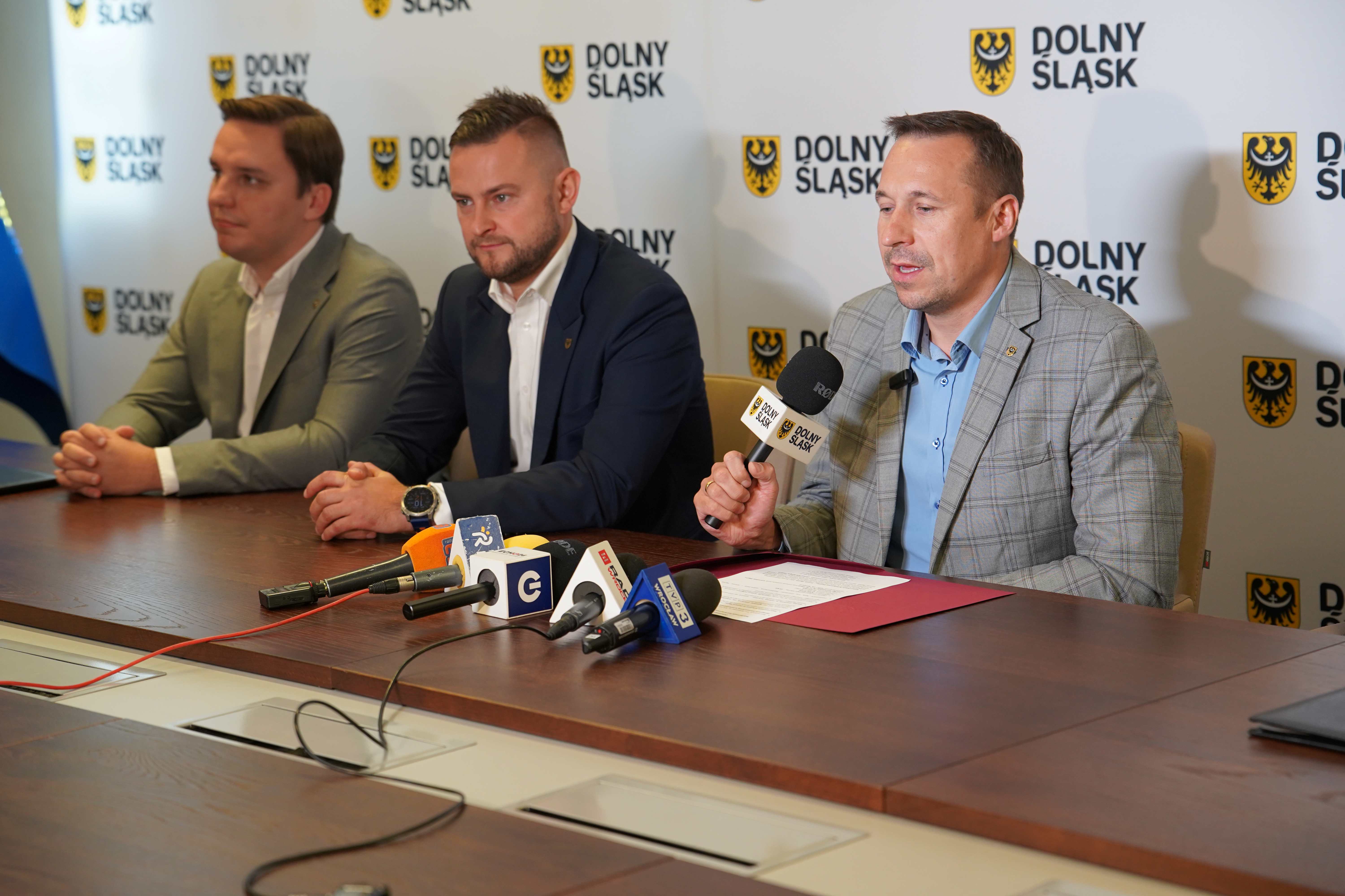 Po 20 latach wrócą pociągi do Lądka-Zdroju i Stronia Śląskiego. Umowa na rewitalizację linii kolejowej nr 322 podpisana!