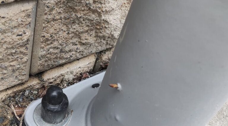 Policjanci zatrzymali 48-latka, który w 2023 r. zniszczył lampy oświetlenia ulicznego w Kłodzku. Straty oszacowano na 80 tysięcy złotych