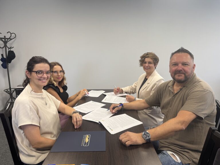 Umowy na remonty świetlic wiejskich w Grodziszczu i Stoszowicach podpisane!