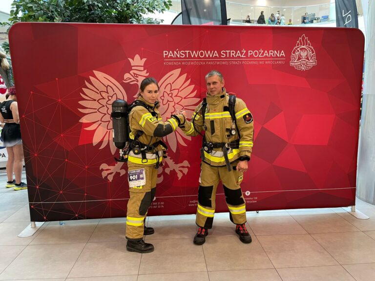 Strażacy z Kłodzka na Sky Tower Run 2025