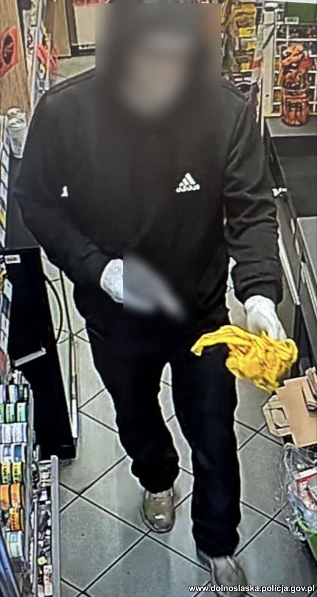 Kłodzko: wszedł do sklepu i trzymając w ręku przedmiot przypominający broń palną zażądał wydania gotówki