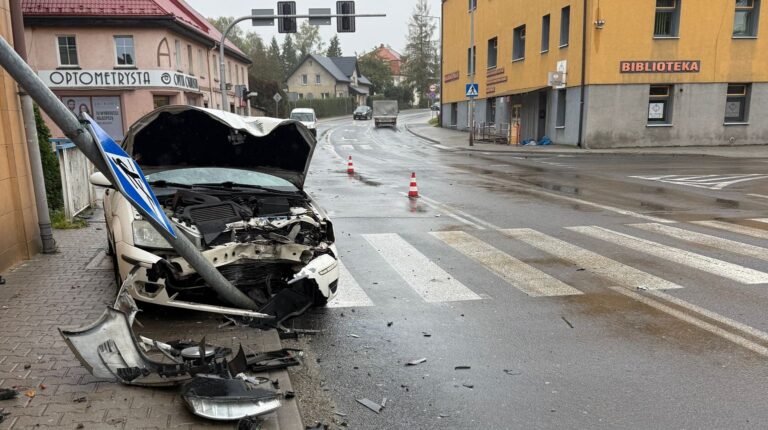 Kolejna kolizja na skrzyżowaniu w Nowej Rudzie Słupcu