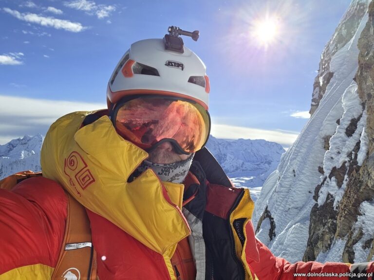 Funkcjonariusz z Kłodzka spełnił himalajskie marzenie i zdobył Ama Dablam!