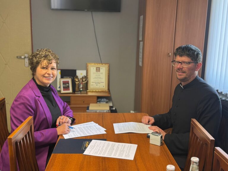 Wspólna troska o dziedzictwo: kolejne zabytki sakralne gminy Stoszowice z szansą na nowe życie