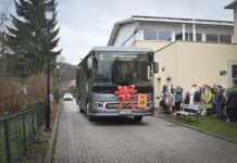 Nowy hybrydowy autobus szkolny w gminie Lewin Kłodzki