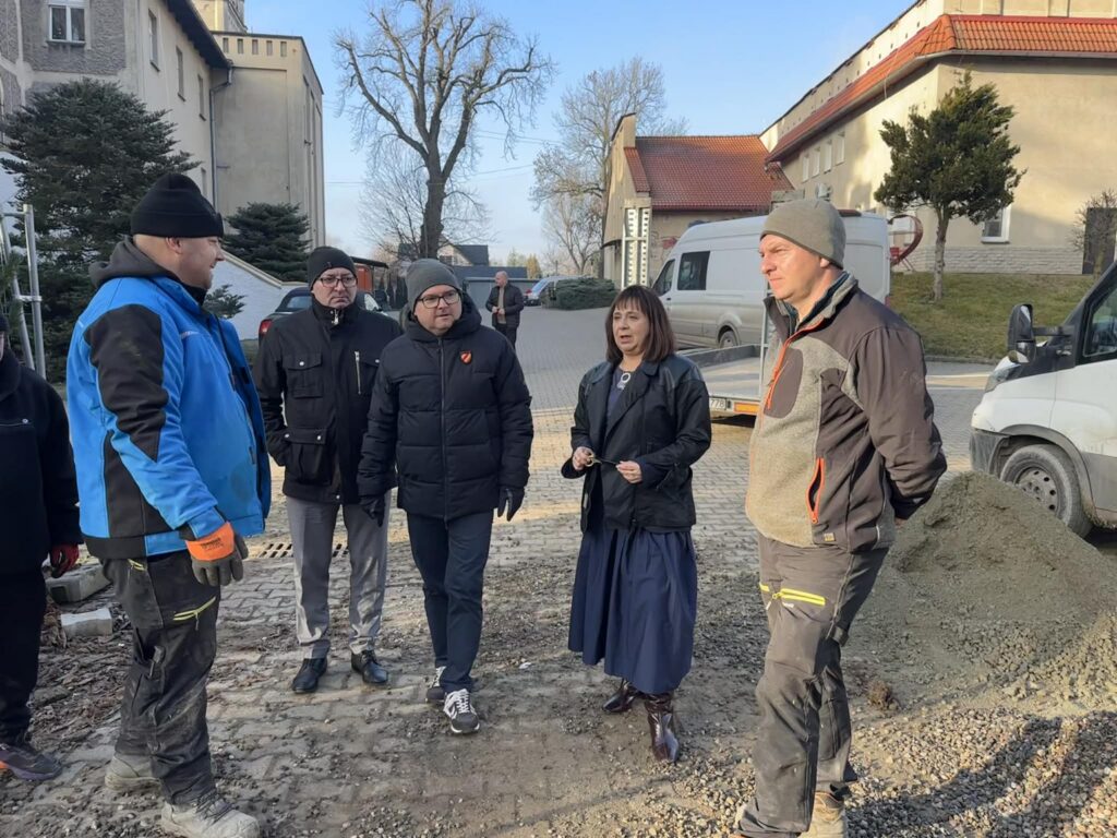 Wigilijne spotkanie połączone z przekazaniem nowego samochodu w DPS Podzamek