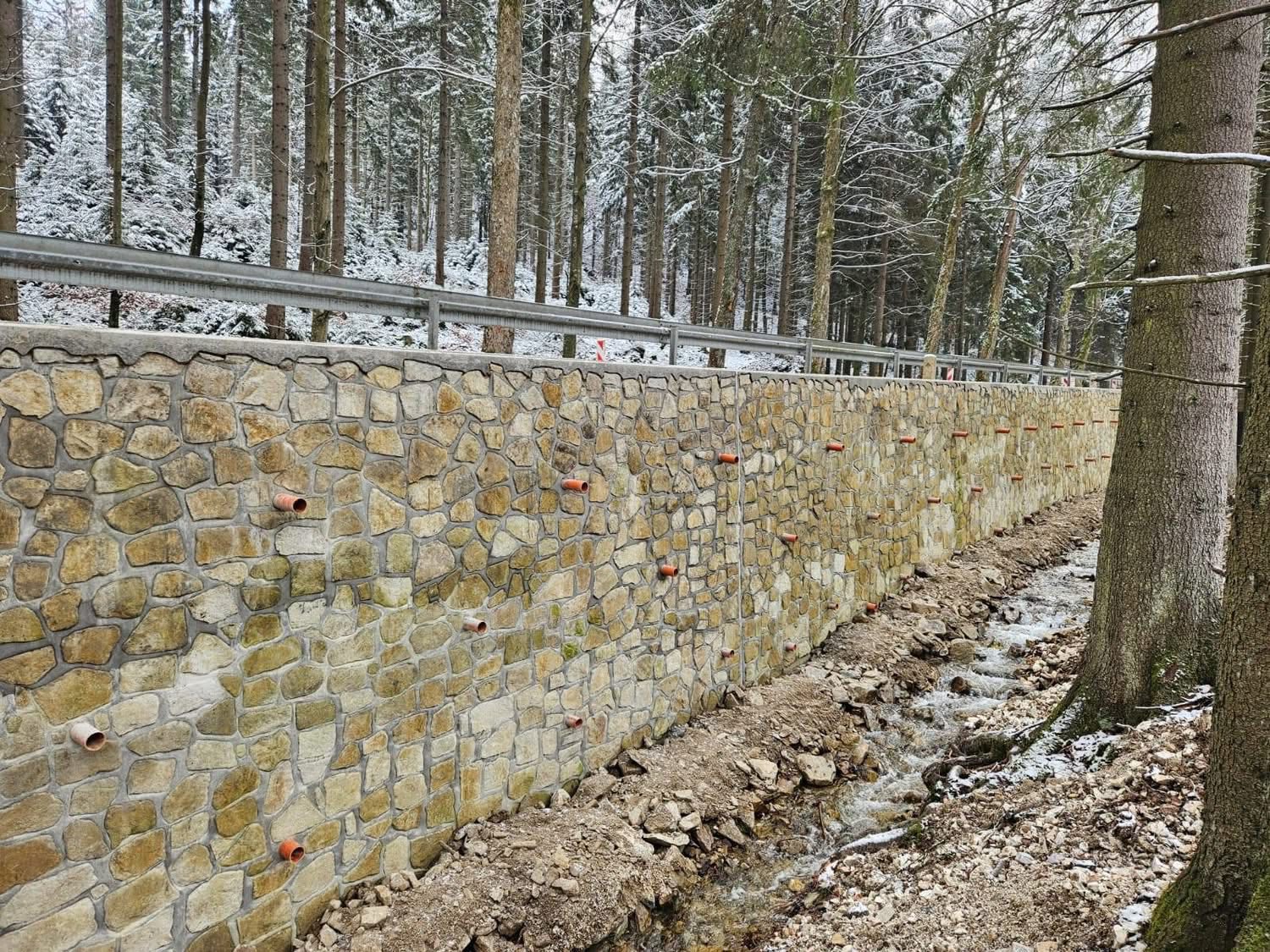 Stronie Śląskie: intensywny miesiąc inwestycji i kluczowych decyzji przetargowych