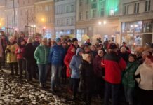 Historyczny spacer przyciągnął tłumy. Ponad 200 osób odkrywało ślady patrona Kłodzka