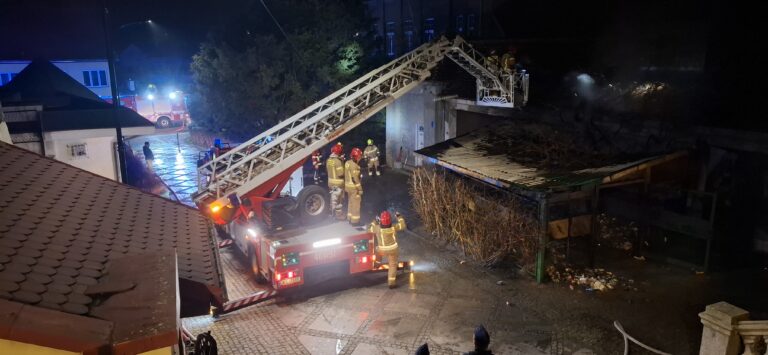 Pożar przy ul. Zawiszy Czarnego w Kłodzku