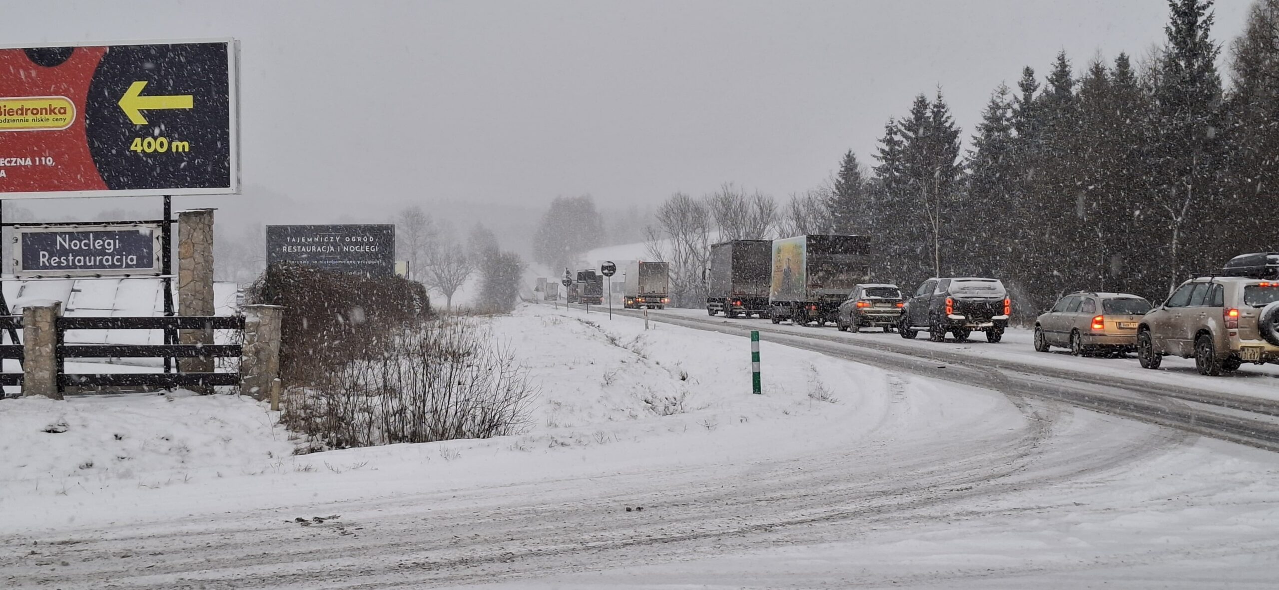 IMGW ostrzega: opady marznące i zawieje śnieżne w powiecie kłodzkim. Utrudnienia na DK-8