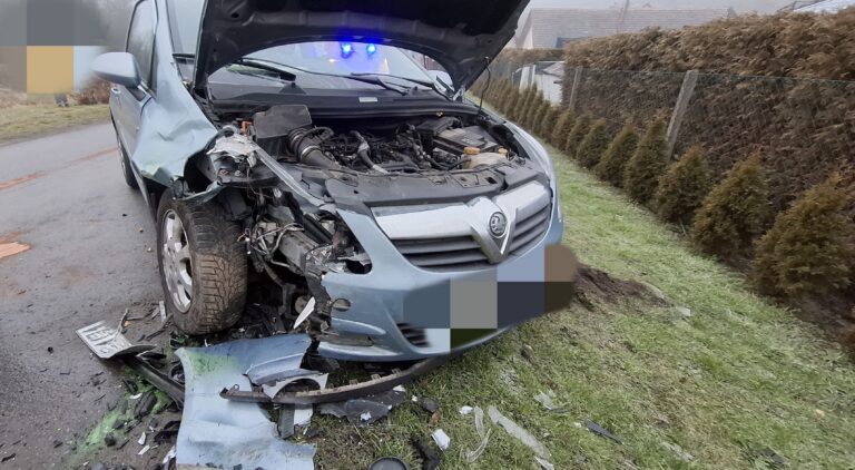 Zderzenie dwóch pojazdów w Jaszkowej Dolnej [Foto]