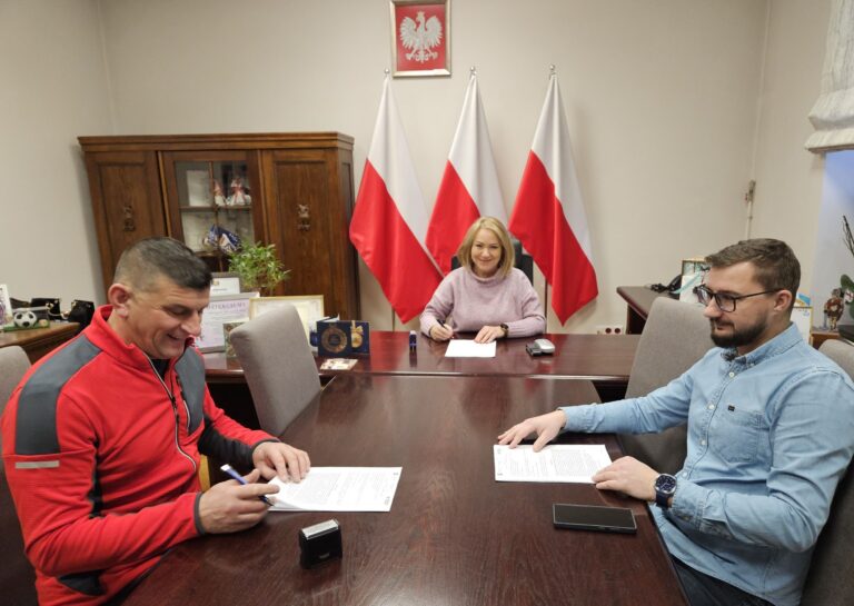 Umowa na budowę remizy OSP w Świerkach podpisana