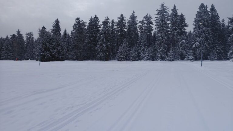 Ratrak gminy Bystrzyca Kłodzka przygotował kolejne kilometry tras biegowych