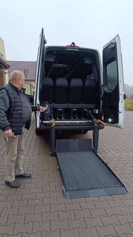 Nowy autobus dla osób z niepełnosprawnościami w gminie Kłodzko. Inwestycja z dofinansowaniem PFRON