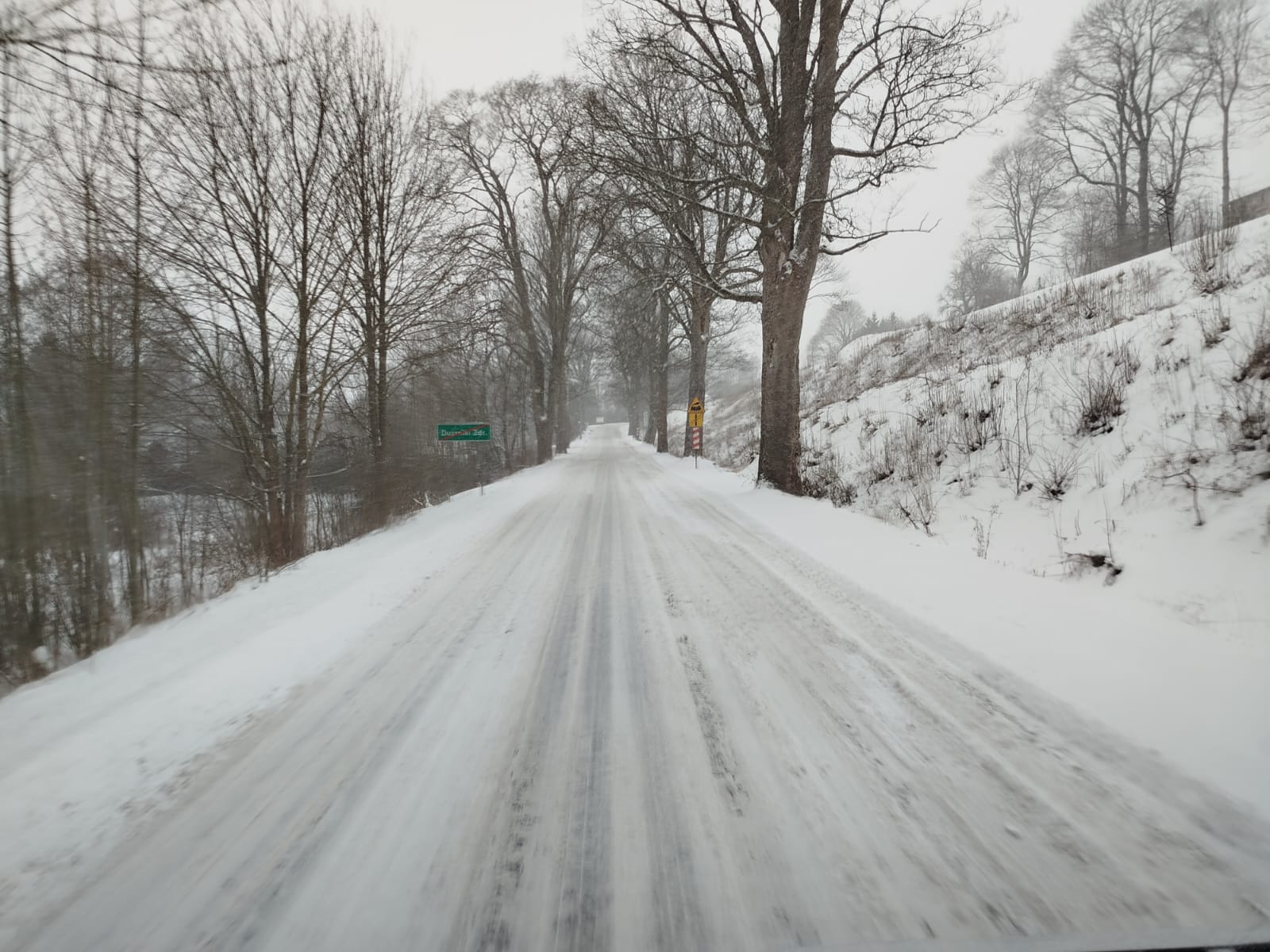 Intensywne opady śniegu i zawieje w powiecie kłodzkim. Ostrzeżenie IMGW