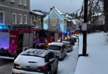 Pożar na klatce schodowej w Dusznikach-Zdroju. Na miejscu 9 jednostek straży pożarnej