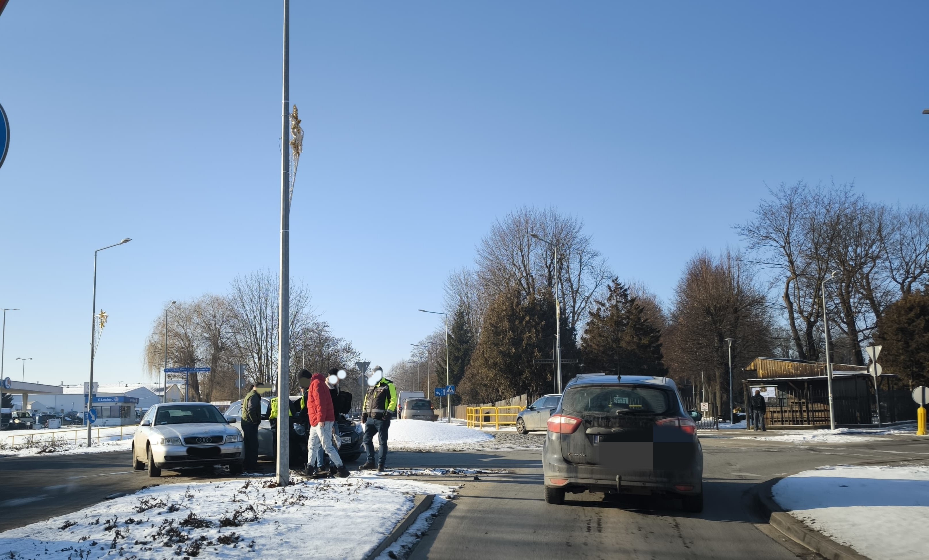 Kolizja na rondzie przy ul. Dusznickiej w Kłodzku